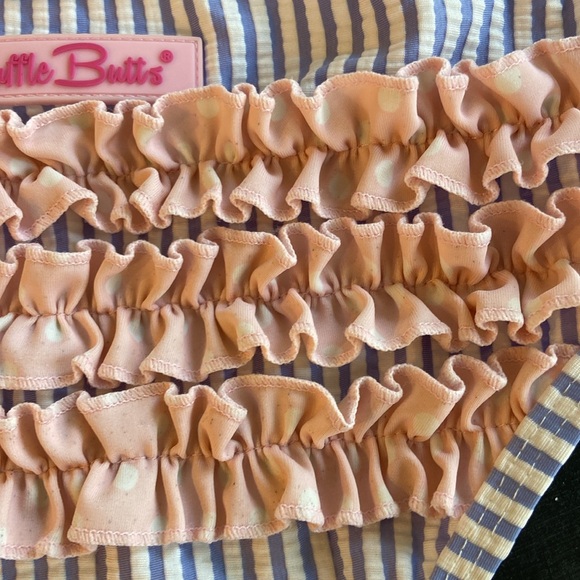 Ruffle Butts swim bottom.   Girls size 5 - Picture 4 of 7